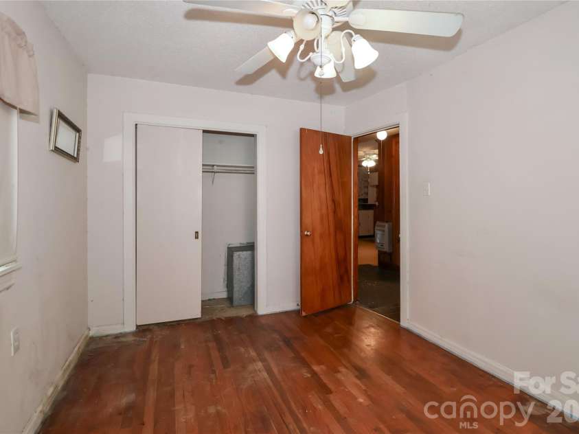 628 Kelly Street, Statesville, NC 28677.  MLS# CAR4419102, YatesRealty ID 47310. 