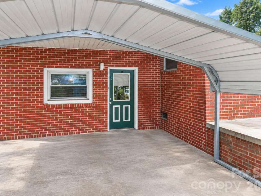 628 Kelly Street, Statesville, NC 28677.  MLS# CAR4419102, YatesRealty ID 47310. 