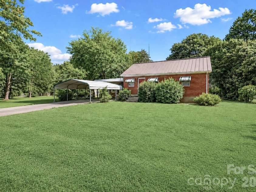 628 Kelly Street, Statesville, NC 28677.  MLS# CAR4419102, YatesRealty ID 47310. 