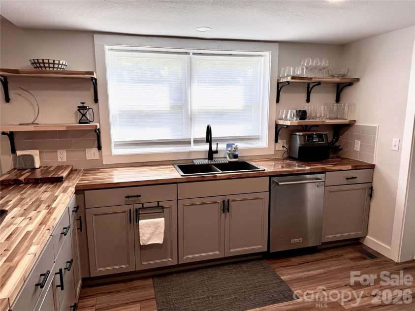 255 Dix Creek No 1 Road, Leicester, NC 28748.  MLS# CAR4418528, YatesRealty ID 47311. 