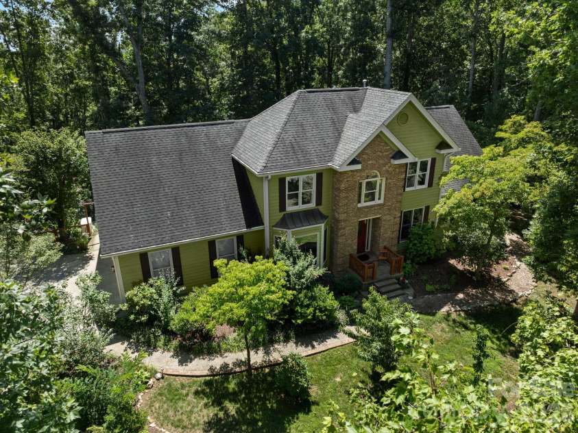 36 Windsong Drive, Fairview, NC 28730.  MLS# CAR4418309, YatesRealty ID 47314. 
