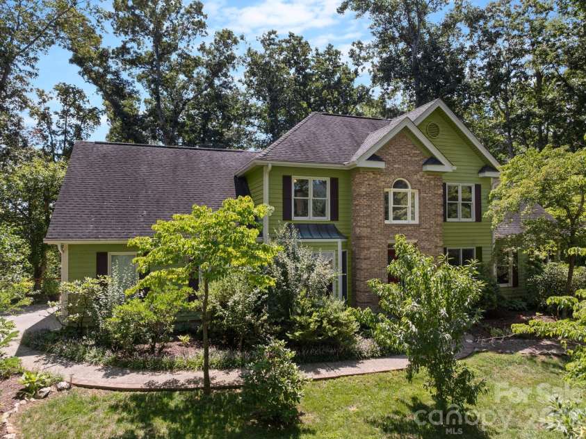 36 Windsong Drive, Fairview, NC 28730.  MLS# CAR4418309, YatesRealty ID 47314. 