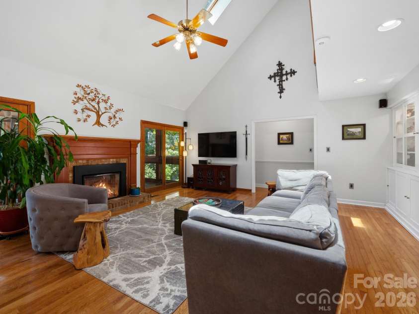 36 Windsong Drive, Fairview, NC 28730.  MLS# CAR4418309, YatesRealty ID 47314. 
