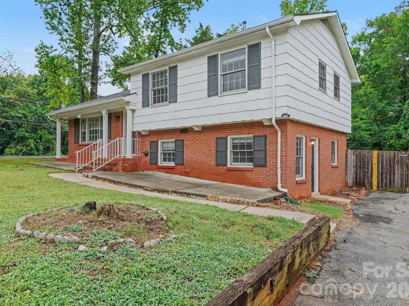 6601 Lynfield Drive, Charlotte, NC 28212.  MLS# CAR4408047, YatesRealty ID 47316. 