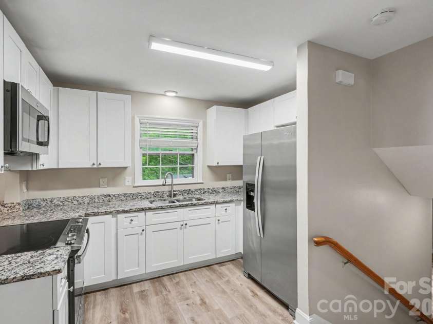 6601 Lynfield Drive, Charlotte, NC 28212.  MLS# CAR4408047, YatesRealty ID 47316. 