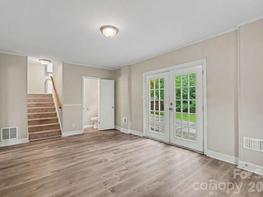 6601 Lynfield Drive, Charlotte, NC 28212.  MLS# CAR4408047, YatesRealty ID 47316. 