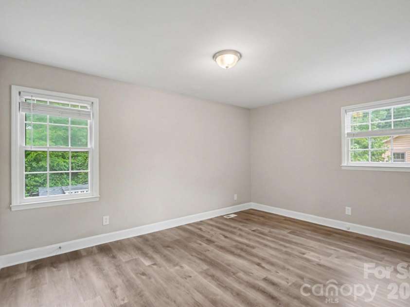 6601 Lynfield Drive, Charlotte, NC 28212.  MLS# CAR4408047, YatesRealty ID 47316. 