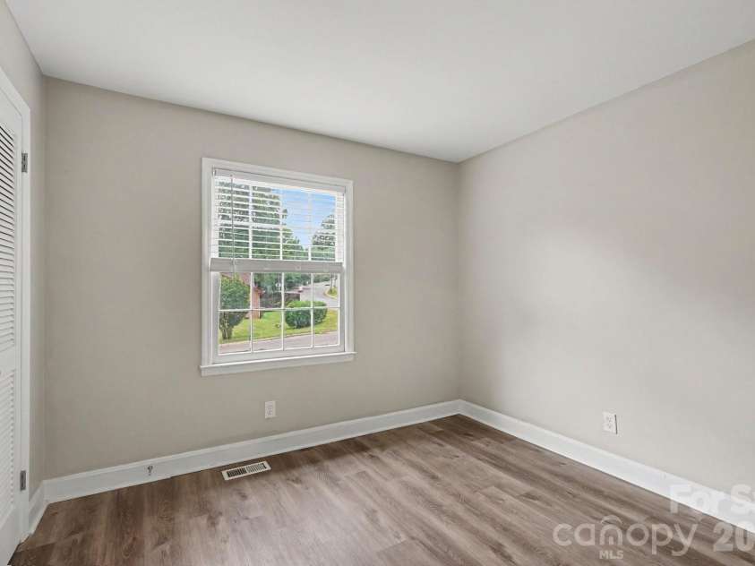 6601 Lynfield Drive, Charlotte, NC 28212.  MLS# CAR4408047, YatesRealty ID 47316. 