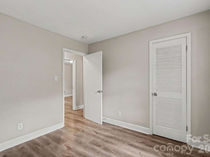 6601 Lynfield Drive, Charlotte, NC 28212.  MLS# CAR4408047, YatesRealty ID 47316. 