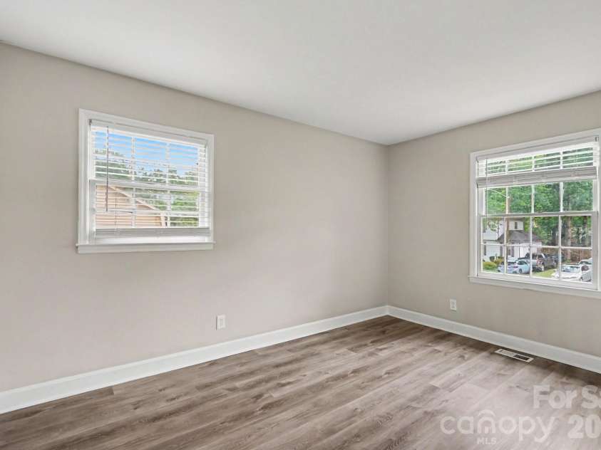 6601 Lynfield Drive, Charlotte, NC 28212.  MLS# CAR4408047, YatesRealty ID 47316. 