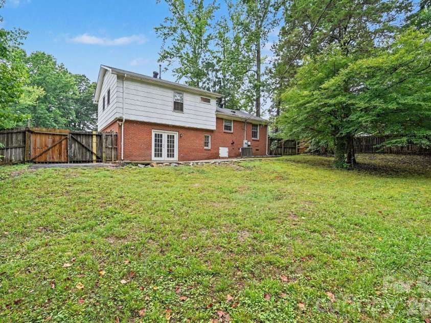 6601 Lynfield Drive, Charlotte, NC 28212.  MLS# CAR4408047, YatesRealty ID 47316. 