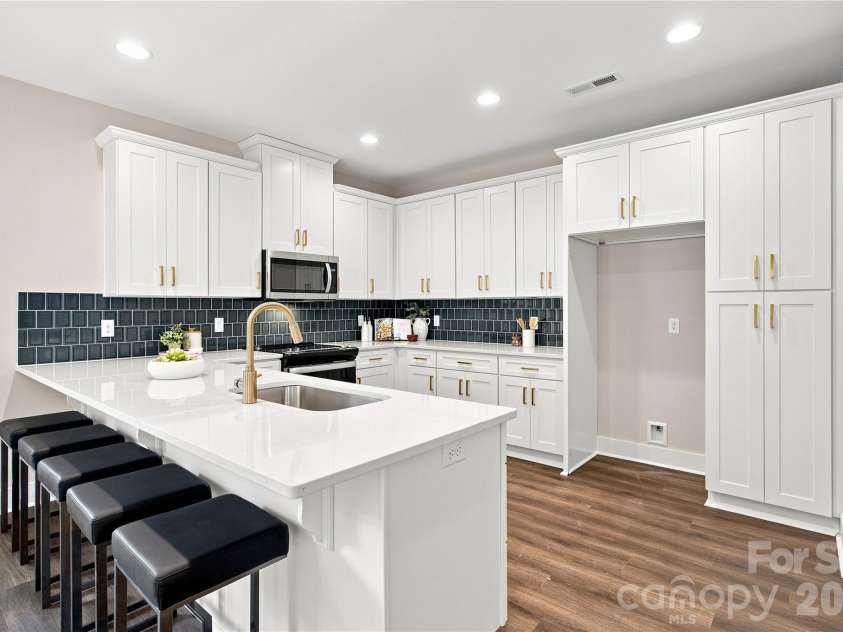 2211 Seventh Avenue, Gastonia, NC 28052.  MLS# CAR4419058, YatesRealty ID 47317. 