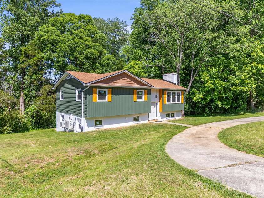 2474 Cedar Valley Drive, Conover, NC 28613.  MLS# CAR4342521, YatesRealty ID 4732. 