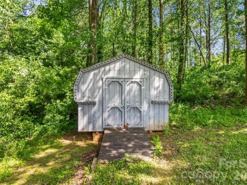 2474 Cedar Valley Drive, Conover, NC 28613.  MLS# CAR4342521, YatesRealty ID 4732. 