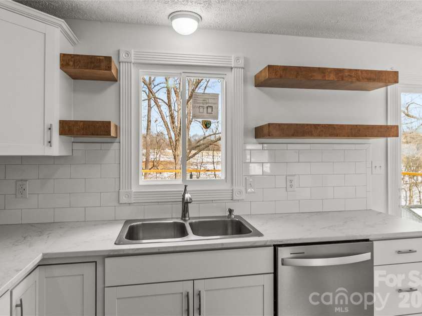 2474 Cedar Valley Drive, Conover, NC 28613.  MLS# CAR4342521, YatesRealty ID 4732. Kitchen