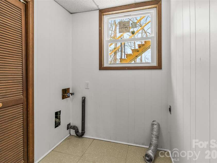 2474 Cedar Valley Drive, Conover, NC 28613.  MLS# CAR4342521, YatesRealty ID 4732. Laundry Room