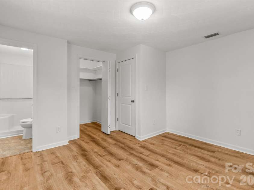 2474 Cedar Valley Drive, Conover, NC 28613.  MLS# CAR4342521, YatesRealty ID 4732. Primary Bedroom