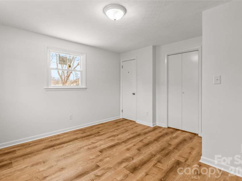 2474 Cedar Valley Drive, Conover, NC 28613.  MLS# CAR4342521, YatesRealty ID 4732. Primary Bedroom