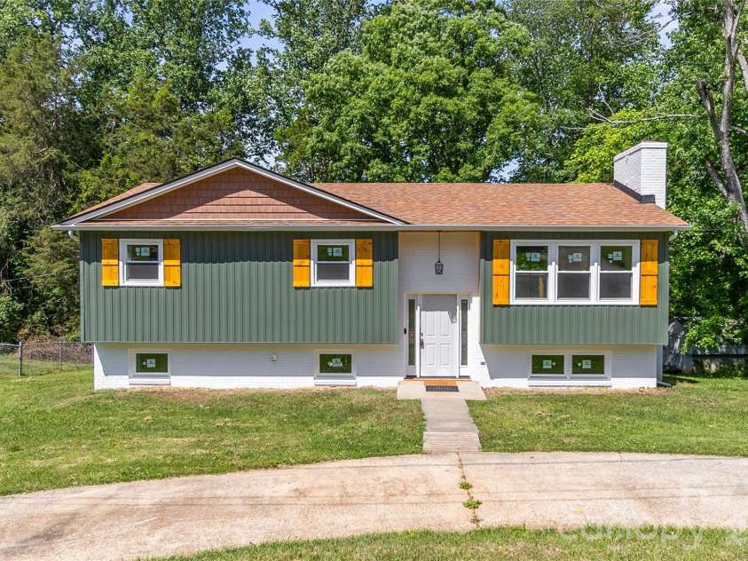 2474 Cedar Valley Drive, Conover, NC 28613.  MLS# CAR4342521, YatesRealty ID 4732. Welcome Home!