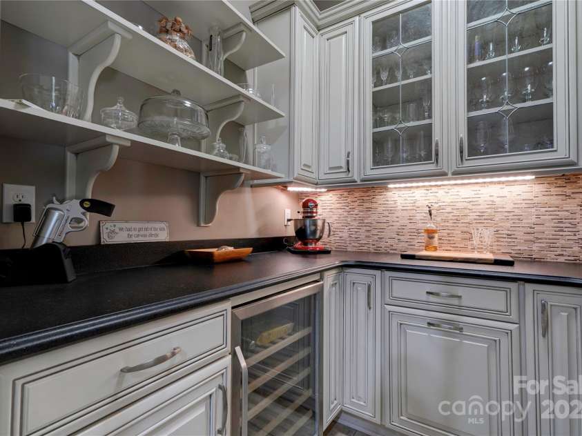 2929 Laura Road, Shelby, NC 28150.  MLS# CAR4127712, YatesRealty ID 4732. Butlers Pantry