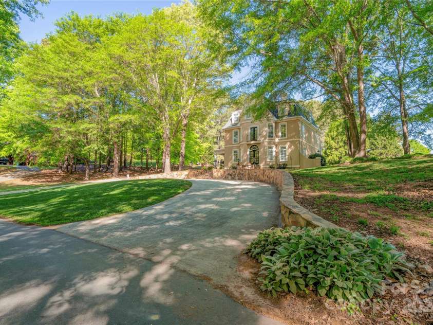 2929 Laura Road, Shelby, NC 28150.  MLS# CAR4127712, YatesRealty ID 4732. Front view with circle driveway in front