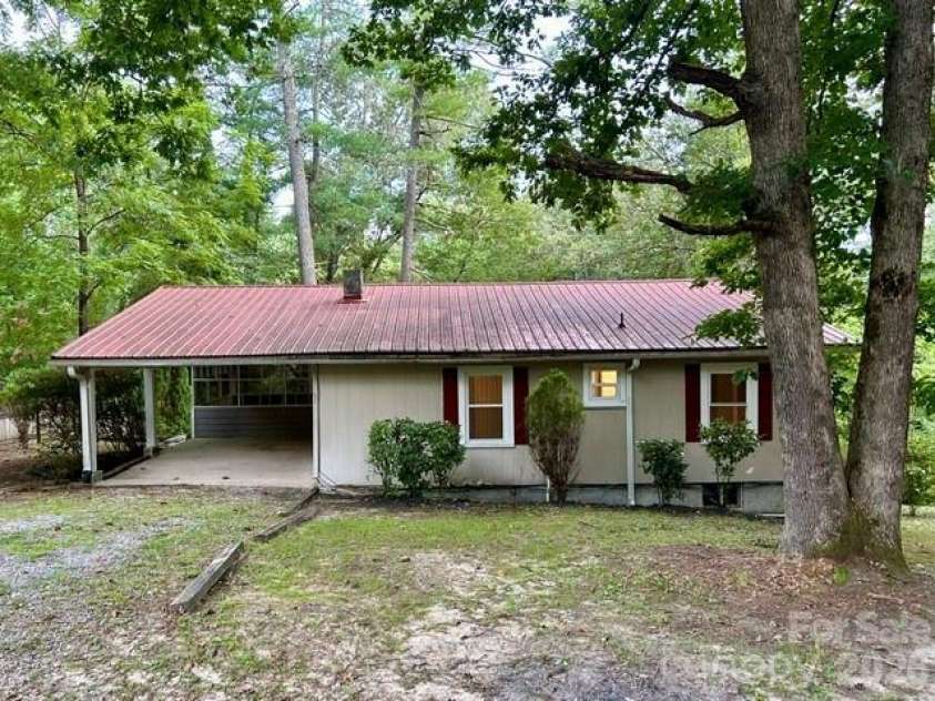 62 Kinard Lane, Penrose, NC 28766.  MLS# CAR4418956, YatesRealty ID 47323. 