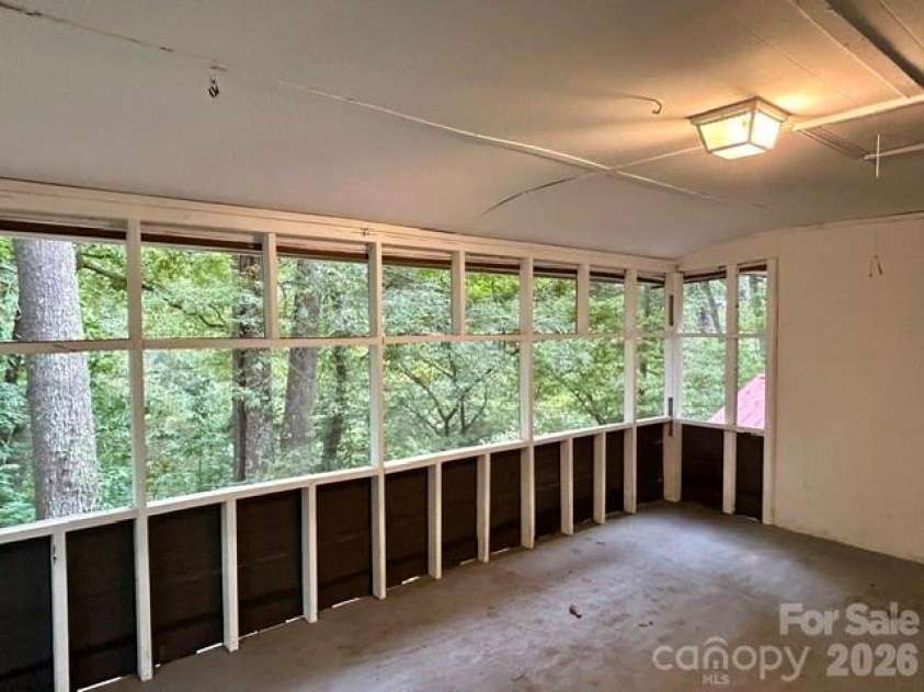 62 Kinard Lane, Penrose, NC 28766.  MLS# CAR4418956, YatesRealty ID 47323. 