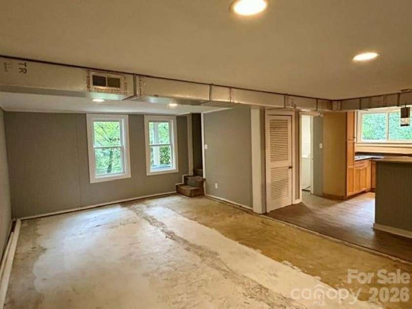 62 Kinard Lane, Penrose, NC 28766.  MLS# CAR4418956, YatesRealty ID 47323. Family Rm