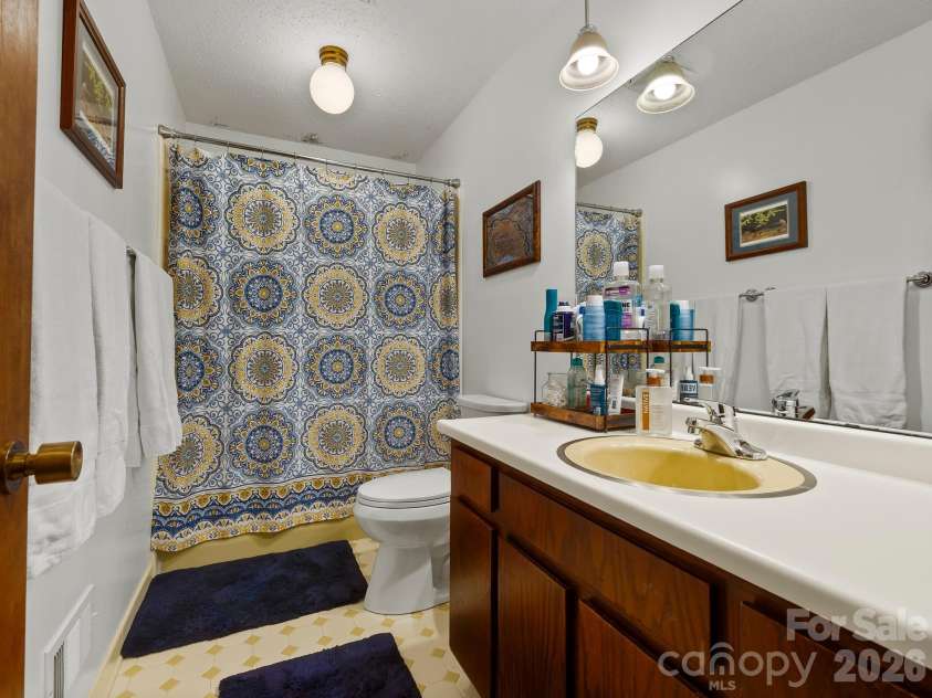 343 White Pine Drive, Fletcher, NC 28732.  MLS# CAR4418799, YatesRealty ID 47327. 