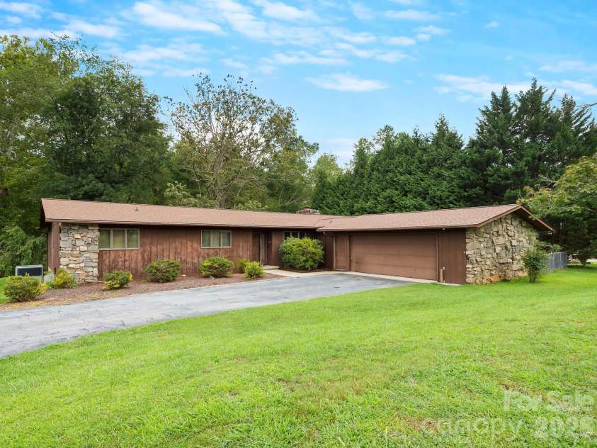 343 White Pine Drive, Fletcher, NC 28732.  MLS# CAR4418799, YatesRealty ID 47327. 