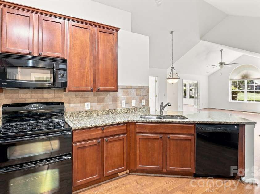 821 Ledgestone Court, Tega Cay, SC 29708.  MLS# CAR4419013, YatesRealty ID 47329. 