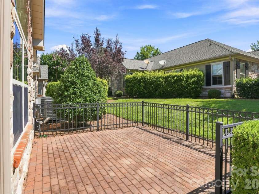 821 Ledgestone Court, Tega Cay, SC 29708.  MLS# CAR4419013, YatesRealty ID 47329. 
