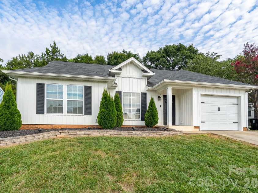 3356 Chadbury Drive, Concord, NC 28027.  MLS# CAR4413280, YatesRealty ID 47330. 