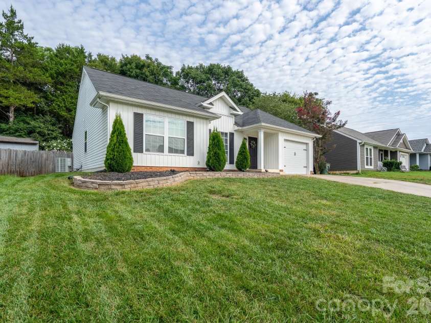 3356 Chadbury Drive, Concord, NC 28027.  MLS# CAR4413280, YatesRealty ID 47330. 