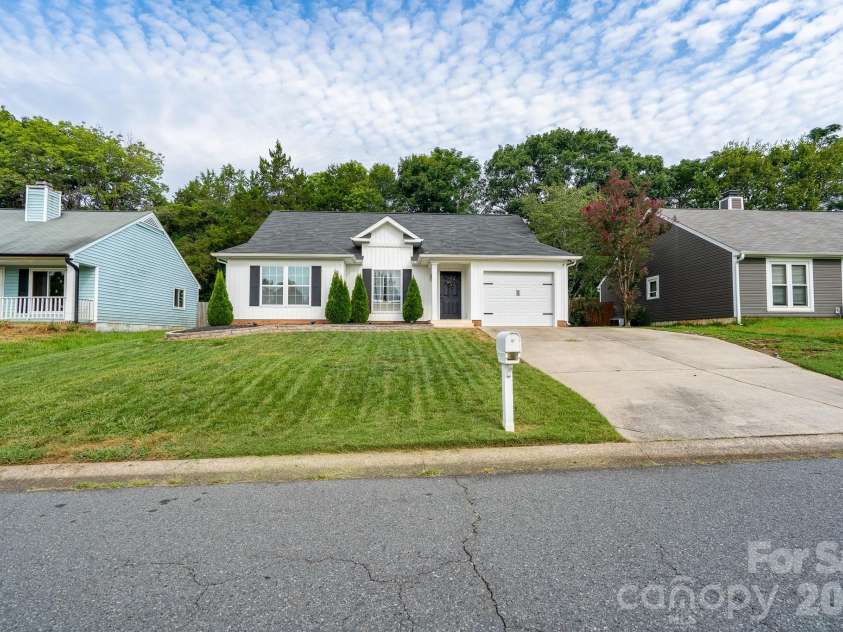 3356 Chadbury Drive, Concord, NC 28027.  MLS# CAR4413280, YatesRealty ID 47330. 