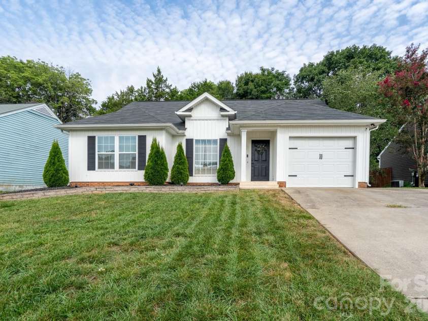 3356 Chadbury Drive, Concord, NC 28027.  MLS# CAR4413280, YatesRealty ID 47330. 
