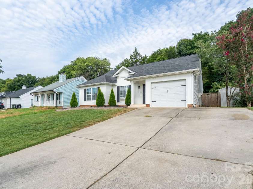 3356 Chadbury Drive, Concord, NC 28027.  MLS# CAR4413280, YatesRealty ID 47330. 