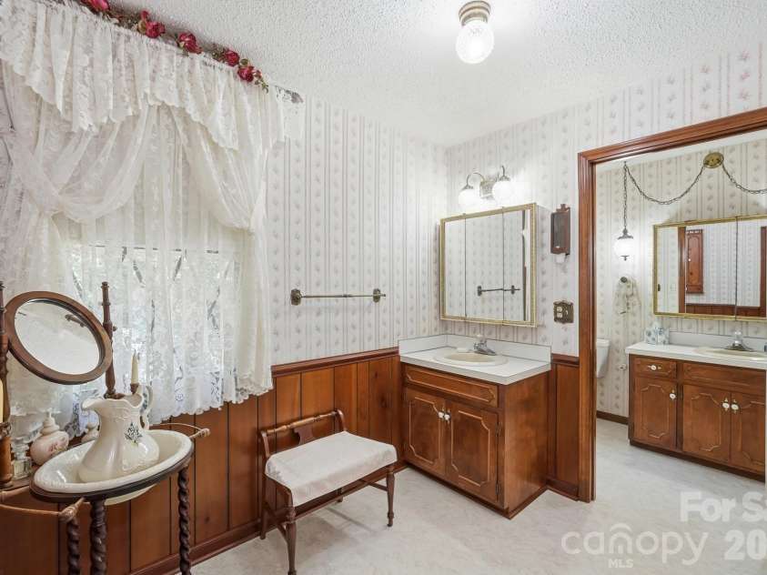 11300 NC Hwy 73 Highway, Mount Pleasant, NC 28124.  MLS# CAR4401793, YatesRealty ID 47331. Primary Bath