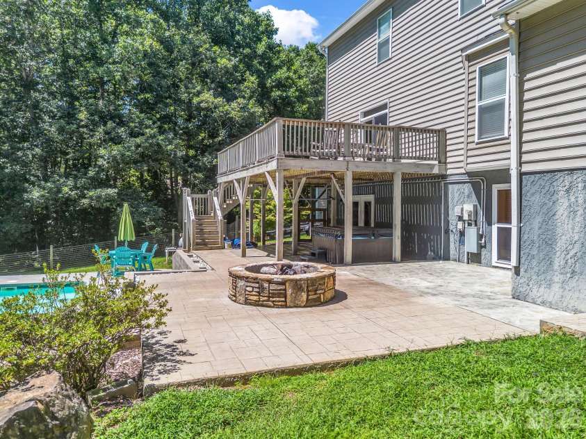 69 Ivy Lane, Fletcher, NC 28732.  MLS# CAR4417704, YatesRealty ID 47332. 