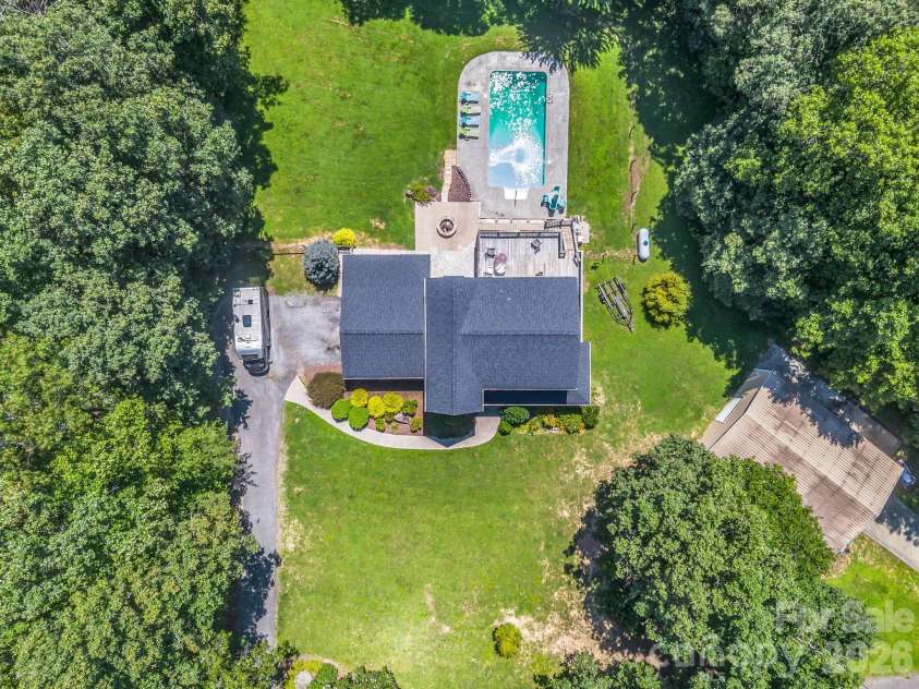 69 Ivy Lane, Fletcher, NC 28732.  MLS# CAR4417704, YatesRealty ID 47332. 