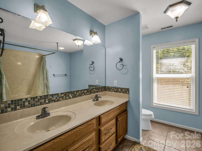 69 Ivy Lane, Fletcher, NC 28732.  MLS# CAR4417704, YatesRealty ID 47332. 