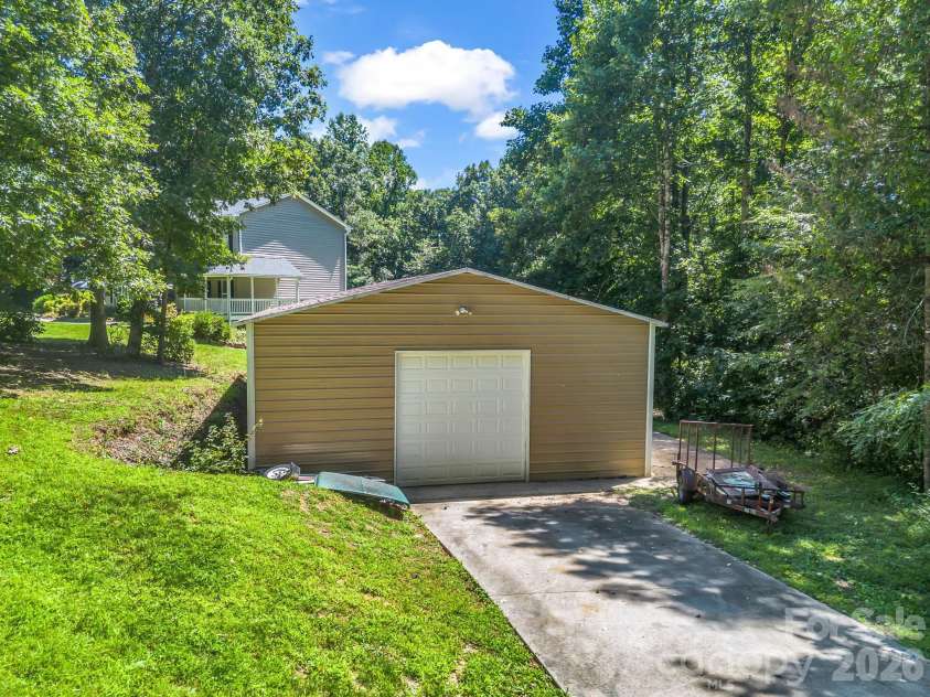 69 Ivy Lane, Fletcher, NC 28732.  MLS# CAR4417704, YatesRealty ID 47332. 