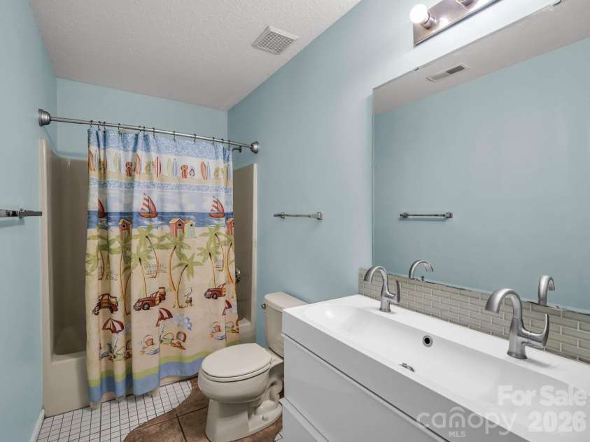 69 Ivy Lane, Fletcher, NC 28732.  MLS# CAR4417704, YatesRealty ID 47332. Bathroom
