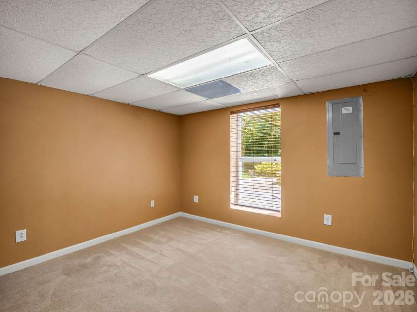69 Ivy Lane, Fletcher, NC 28732.  MLS# CAR4417704, YatesRealty ID 47332. Office 2