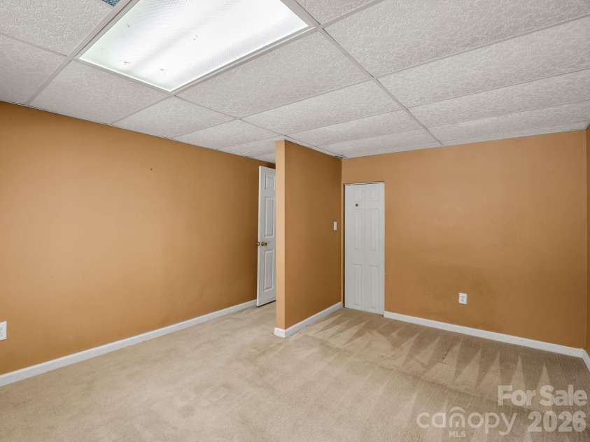 69 Ivy Lane, Fletcher, NC 28732.  MLS# CAR4417704, YatesRealty ID 47332. Office 2