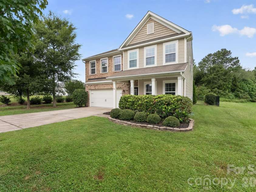 8224 Kelburn Lane, Charlotte, NC 28273.  MLS# CAR4419014, YatesRealty ID 47333. 