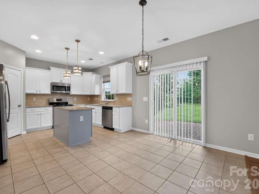 8224 Kelburn Lane, Charlotte, NC 28273.  MLS# CAR4419014, YatesRealty ID 47333. 