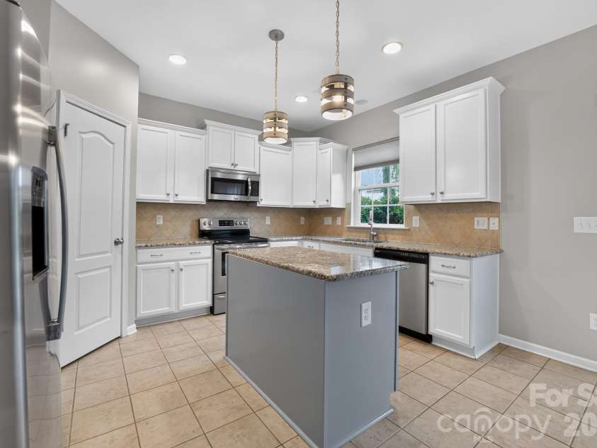 8224 Kelburn Lane, Charlotte, NC 28273.  MLS# CAR4419014, YatesRealty ID 47333. 