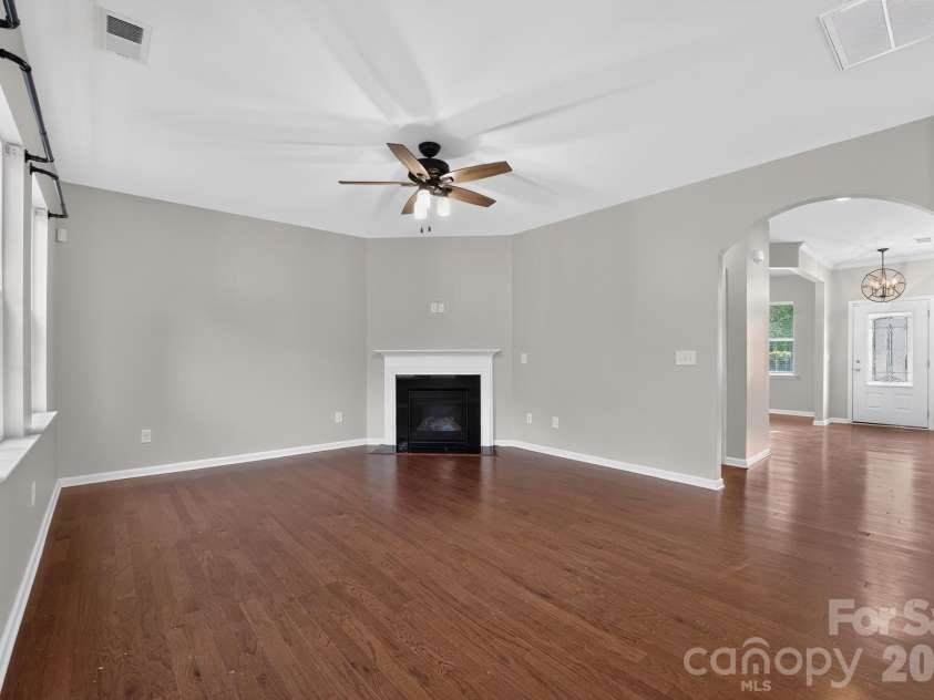 8224 Kelburn Lane, Charlotte, NC 28273.  MLS# CAR4419014, YatesRealty ID 47333. 