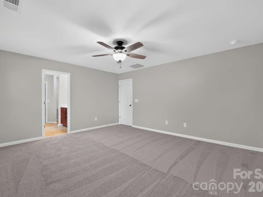 8224 Kelburn Lane, Charlotte, NC 28273.  MLS# CAR4419014, YatesRealty ID 47333. 